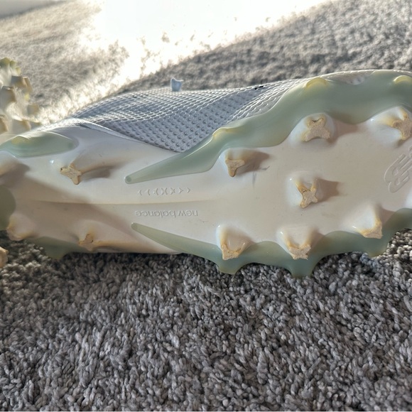 New Balance Silver and White lacrosse freeze cleats - Picture 3 of 4